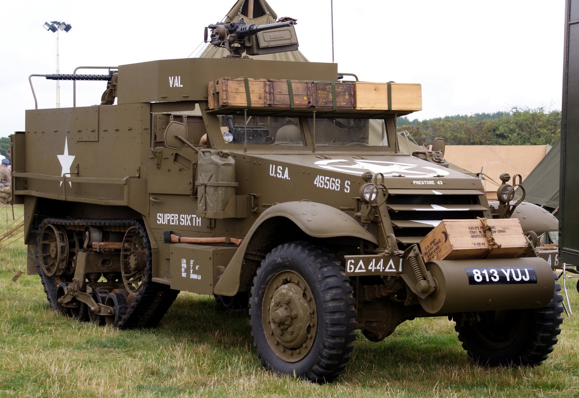 semi-remorque m16 zsu antiaérien automoteur installation semi-remorque véhicule blindé de transport de troupes temps seconde guerre mondiale