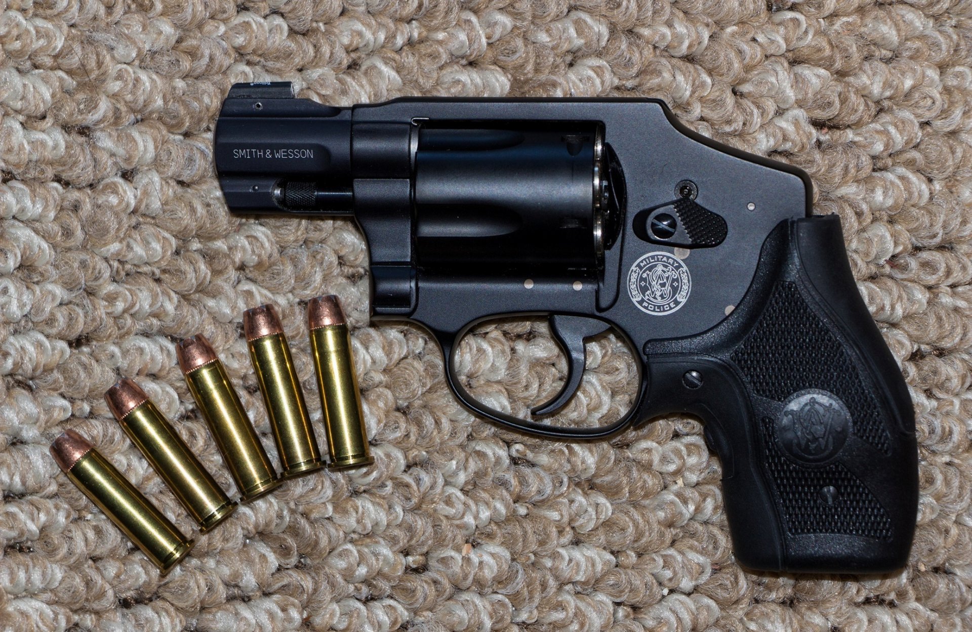 revolver smith&wesson smith&wesson cartridges background