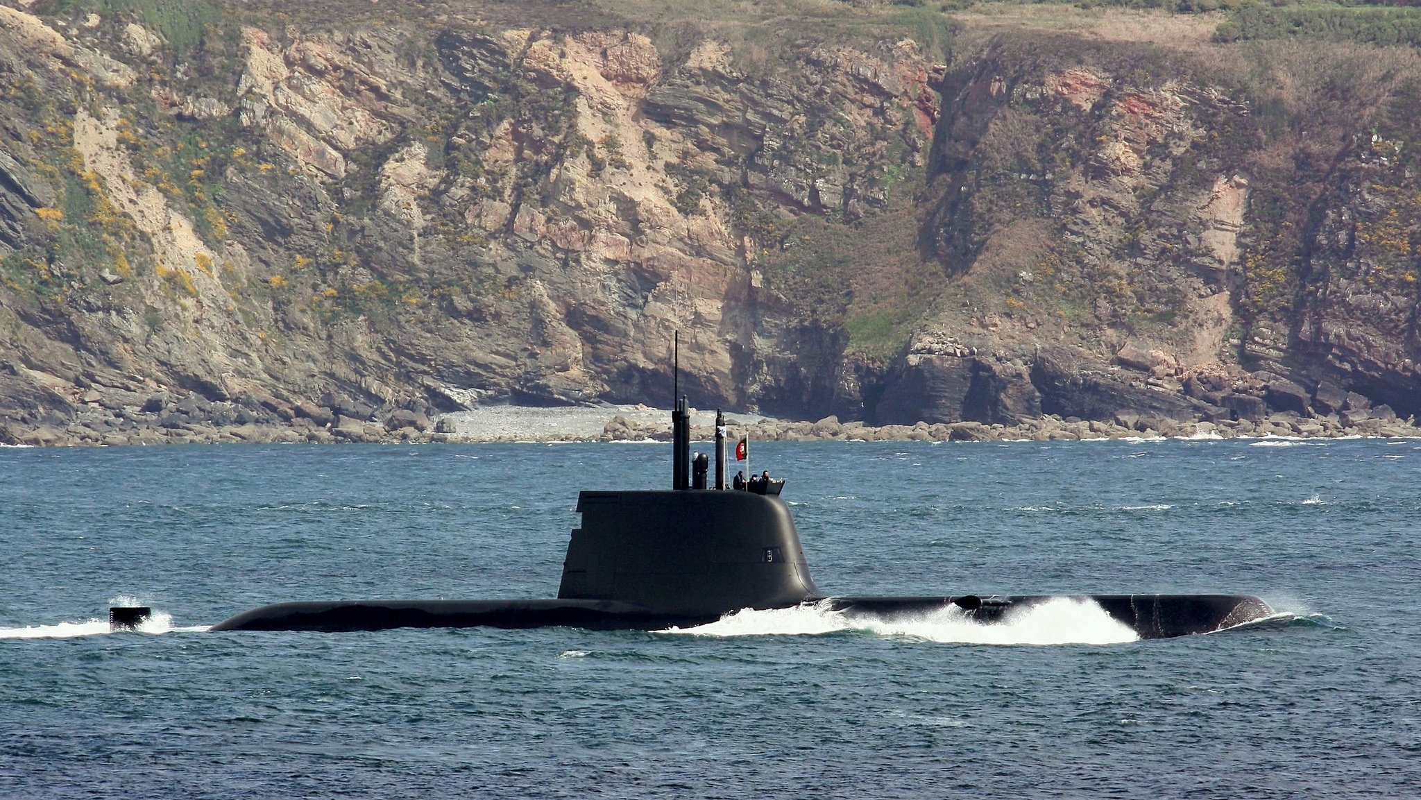 nrp arpao portugal submarino barco mar rocas