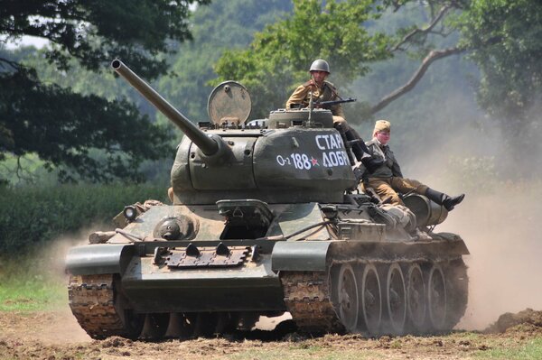 Carro armato sovietico. Ricostruzione militare