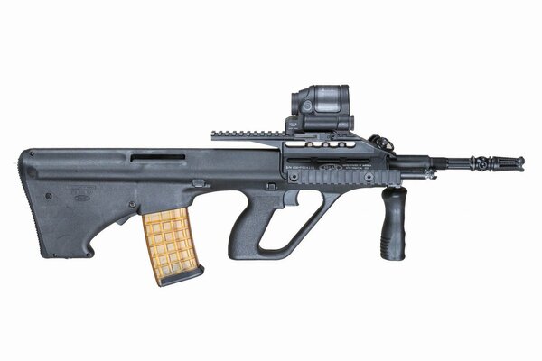 Automat steyr aug na białym tle