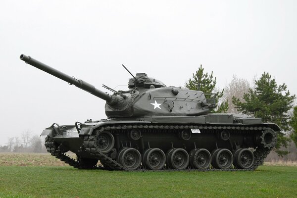 Le char M60 de fabrication américaine va en mission