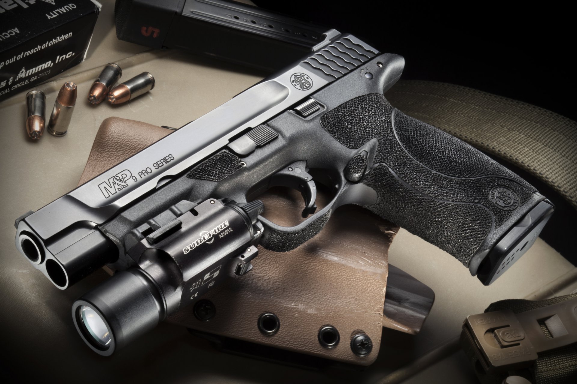 smith & wesson m & r pistola arma torcia elettrica