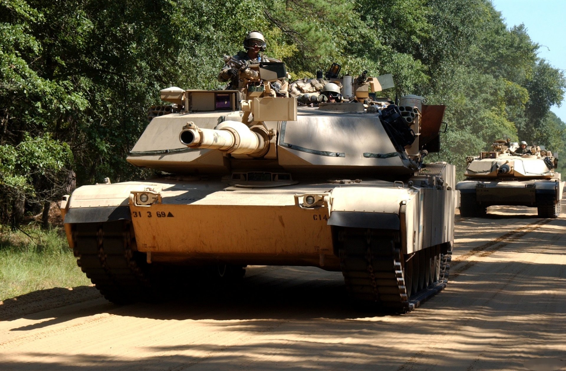 columna de los tanques tanques camino militares ejército los e. e. u. u. abrams