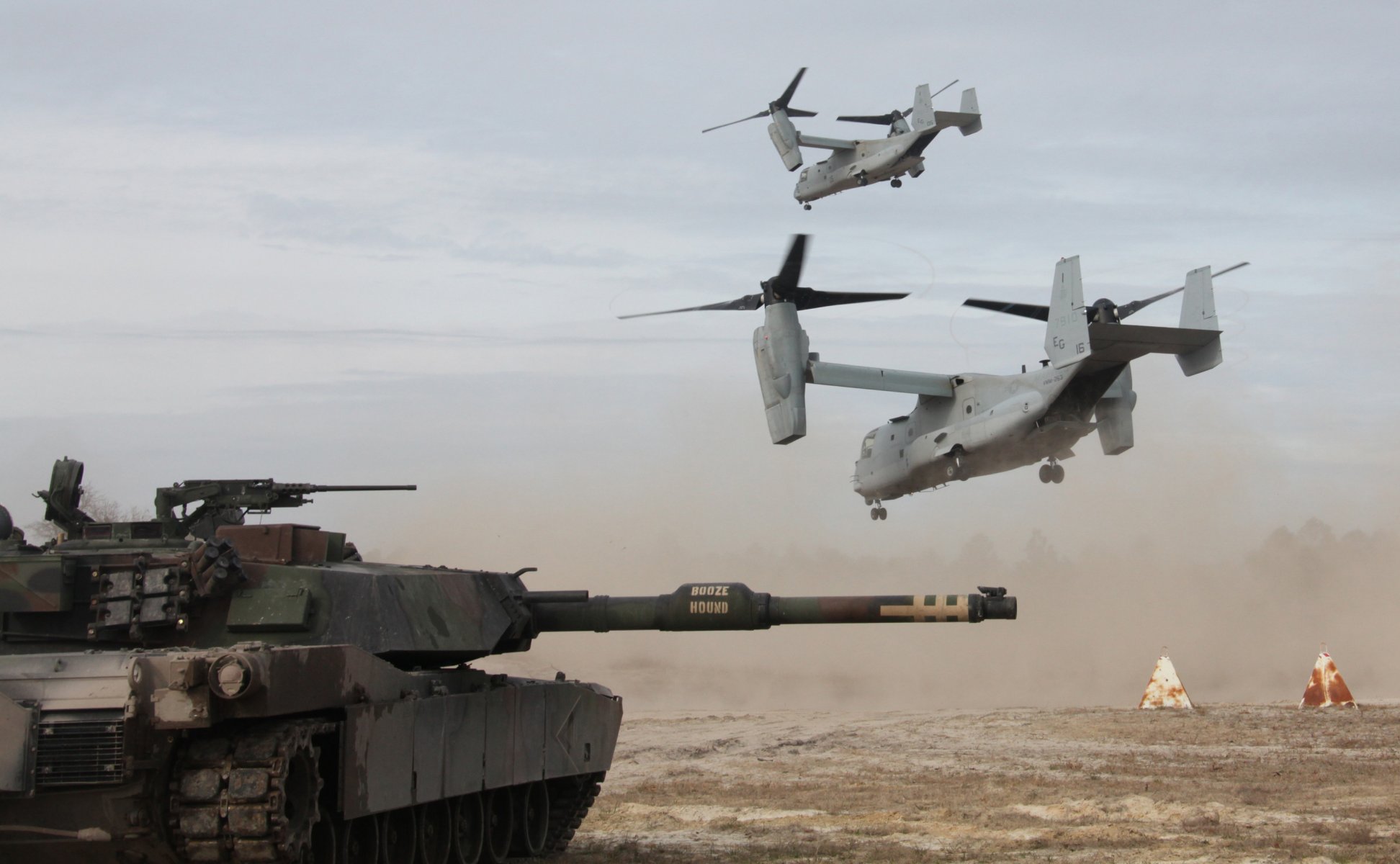 m1 abrams abrams battle tank bell v-22 osprey tiltrotor off