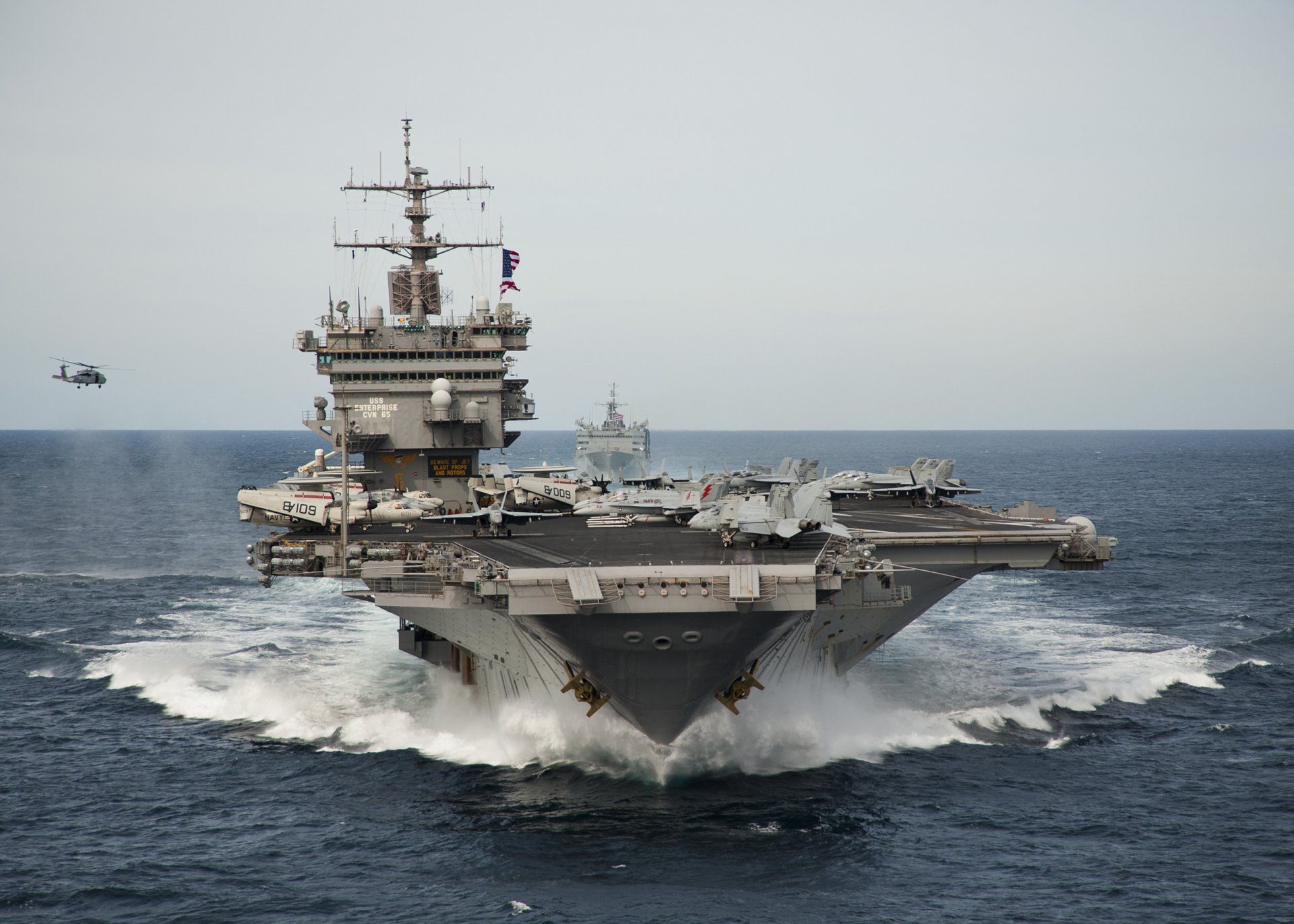 enterprise cvn-65 flugzeugträger meer wellen