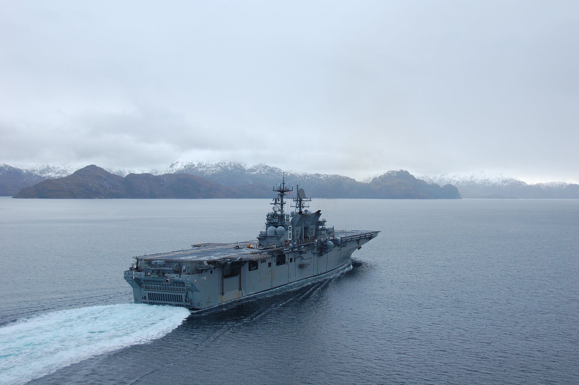 aterrizaje universal barco uss makin island lhd8 marina de los estados unidos montañas