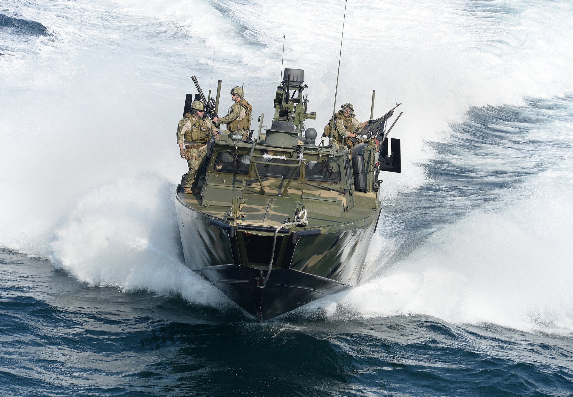 rcb marine commandement bateau soldats armes vagues