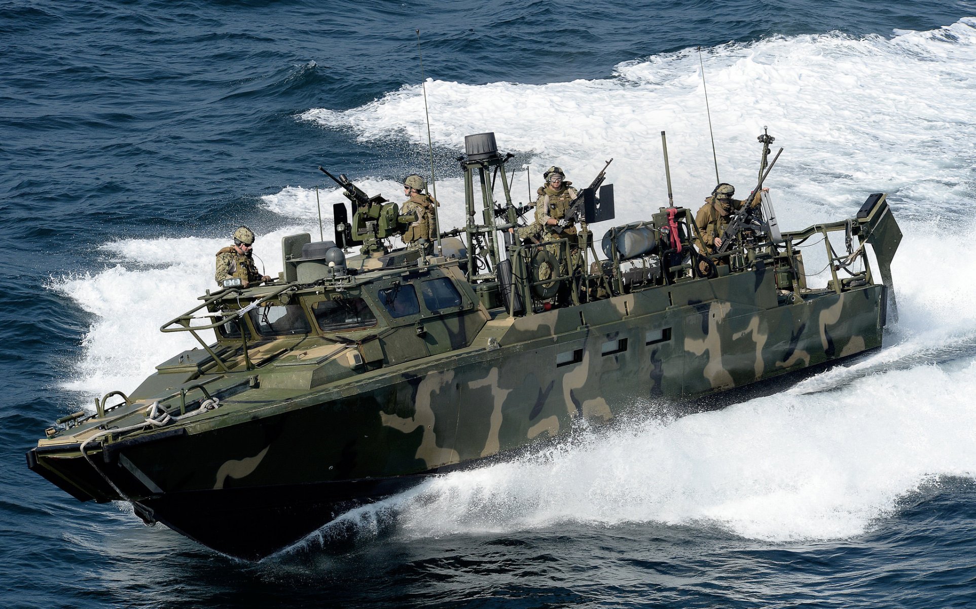 rcb marine commandement bateau soldats vagues