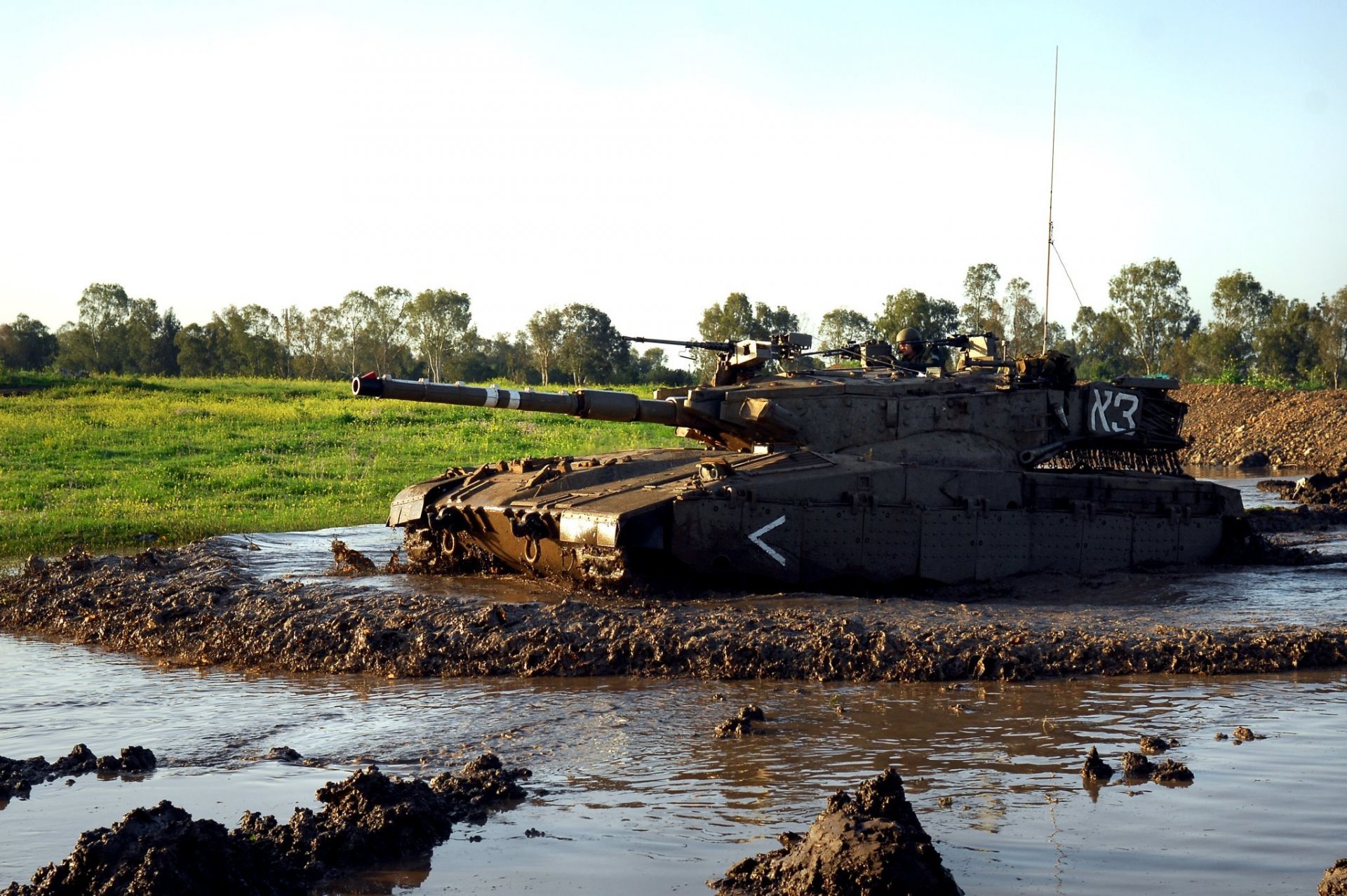 merkava 2 char matériel militaire véhicules blindés israël