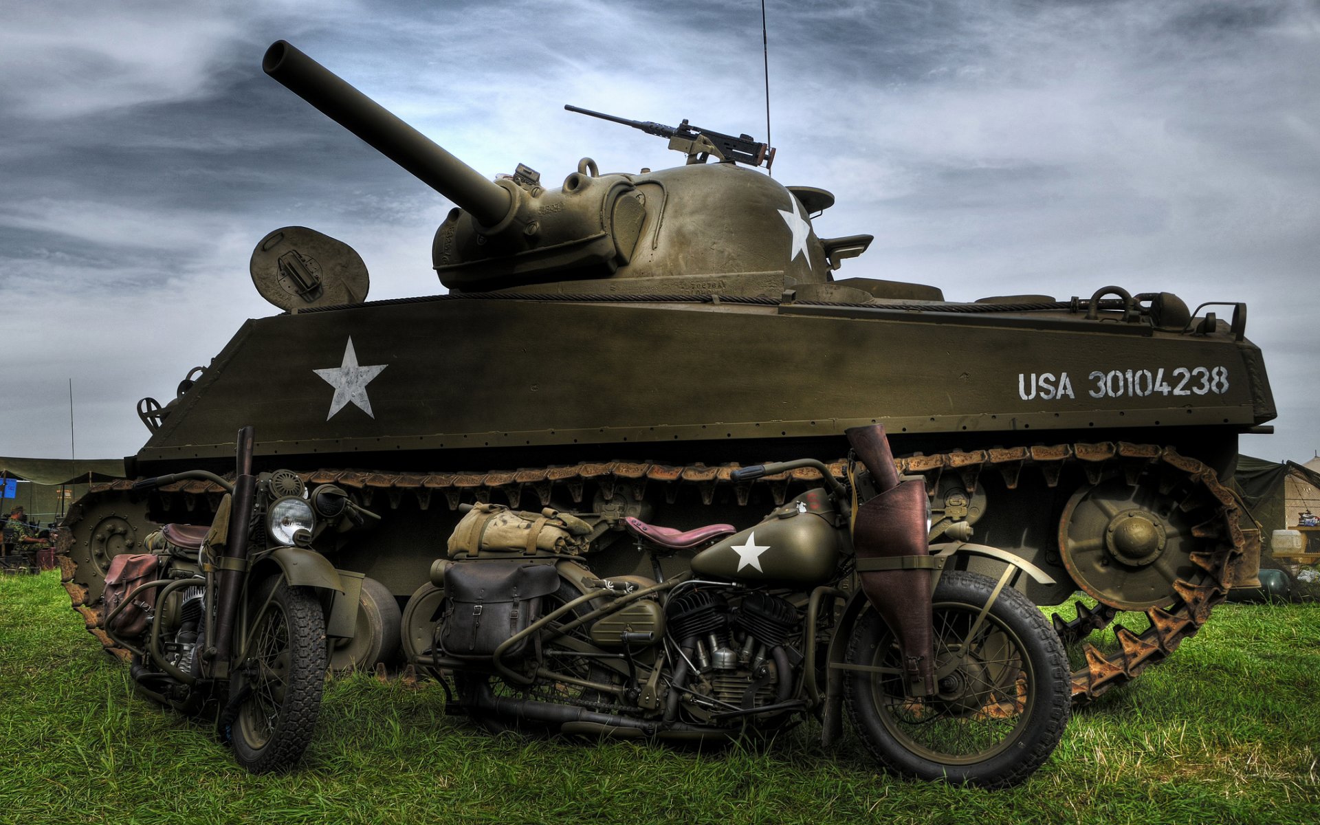 m4 sherman sherman moyen réservoir harley-davidson wla modèle 1942 motos militaires période seconde monde guerre