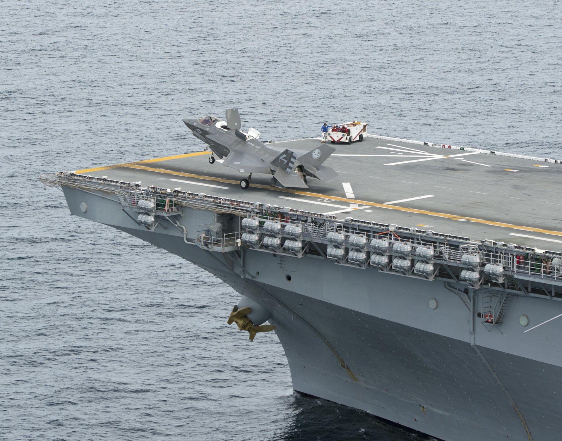 deck uss wasp lhd1 amerikanisch universelles landungsschiff f-35b lightning ii einzigartig kampfflugzeug erfahrener flug