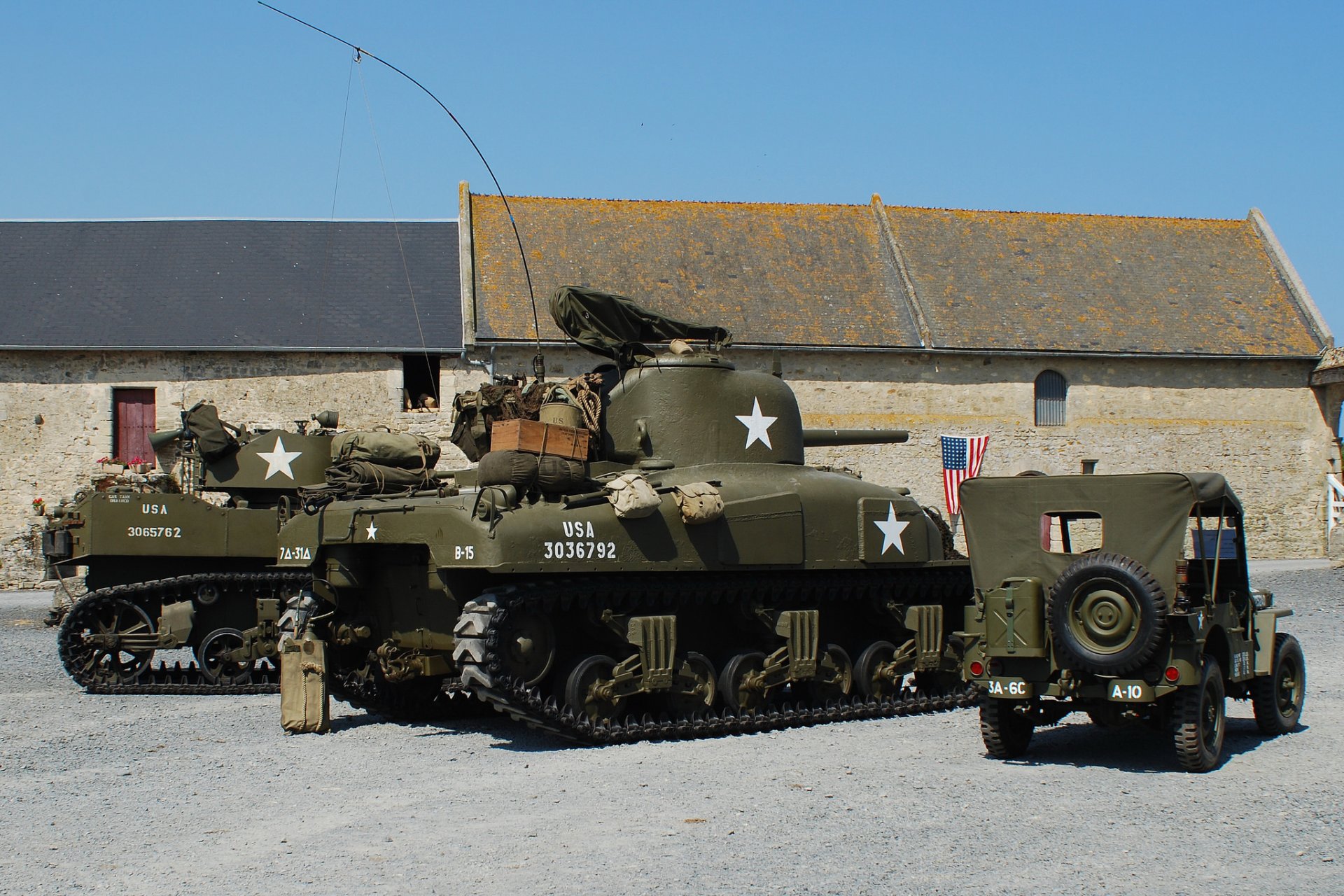 m4 sherman sherman mittel tank willis mb willis-mv 1944 jeep m3 stuart militärische ausrüstung aus dem zweiten weltkrieg