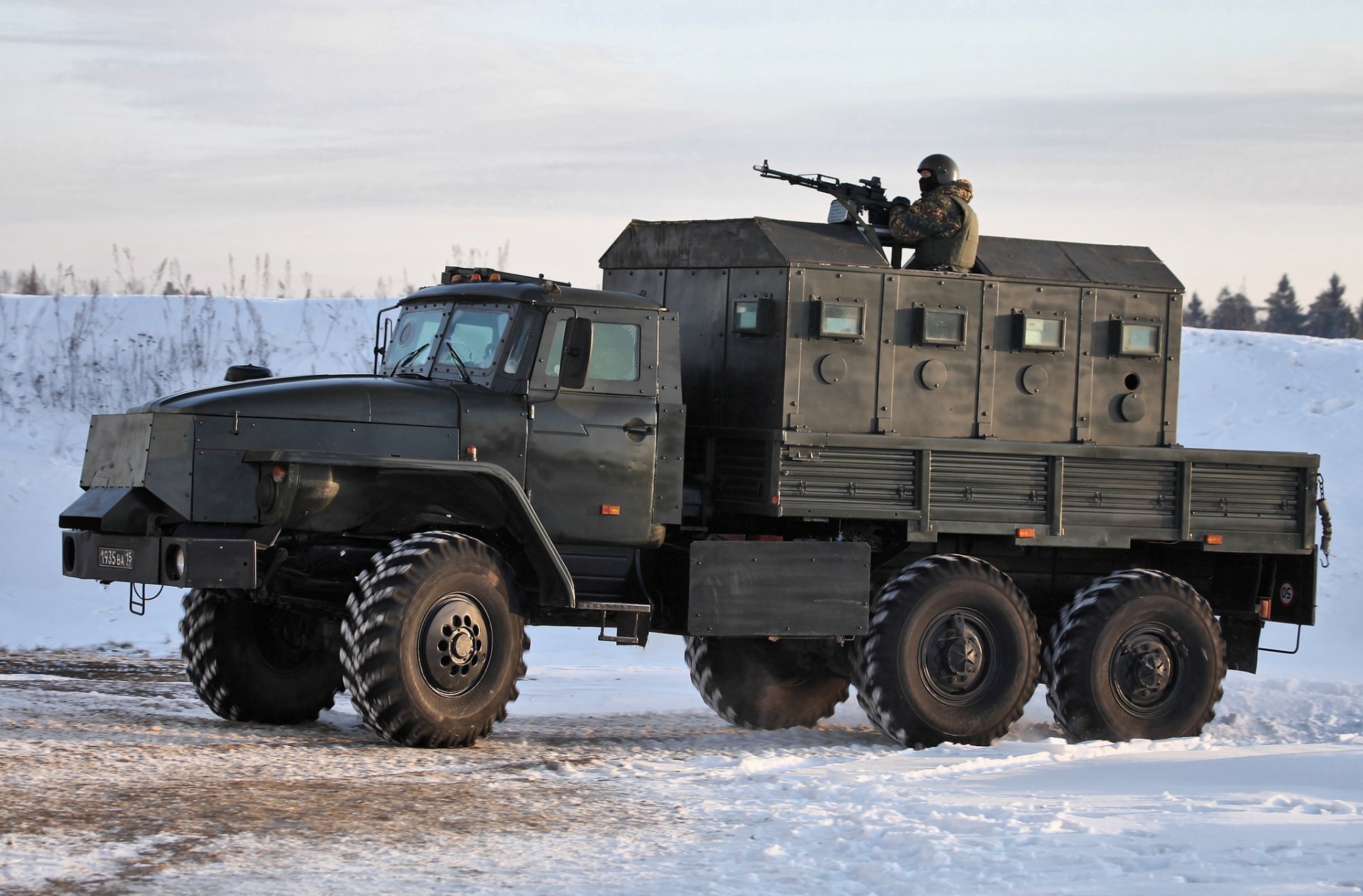 véhicule blindé ural-4320 zvezda-b mitrailleur neige