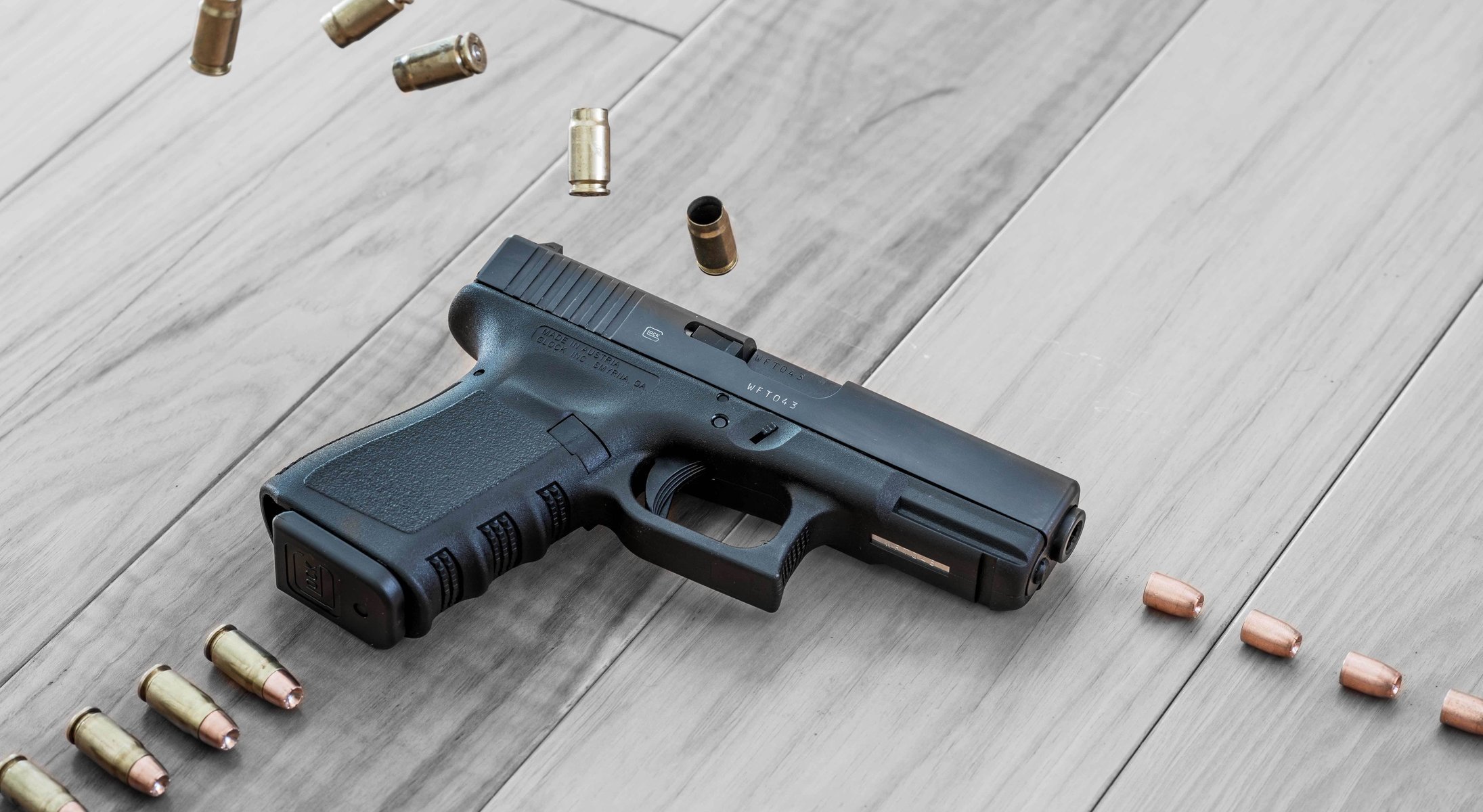 glock 32 austriacki samopowtarzalny pistolet broń naboje łuski