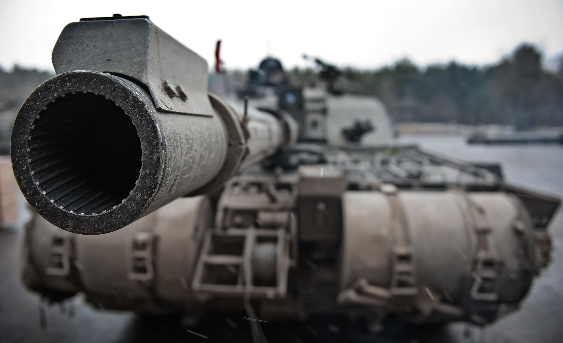 challenger 2 main combat tank barrel muzzle