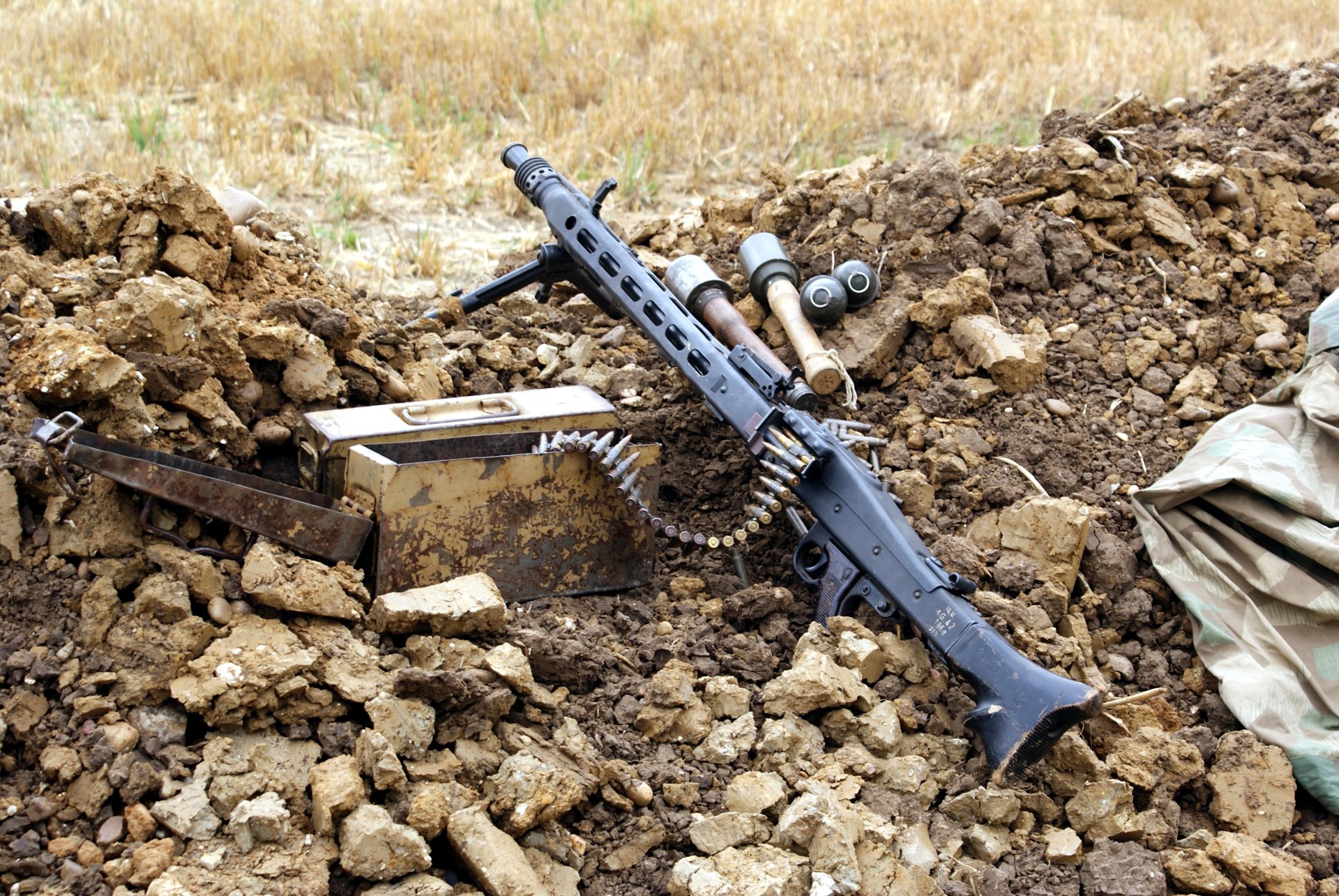 mg-42 patronenband kiste waffen granaten