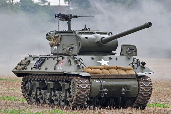 Enorme tanque de la segunda guerra mundial