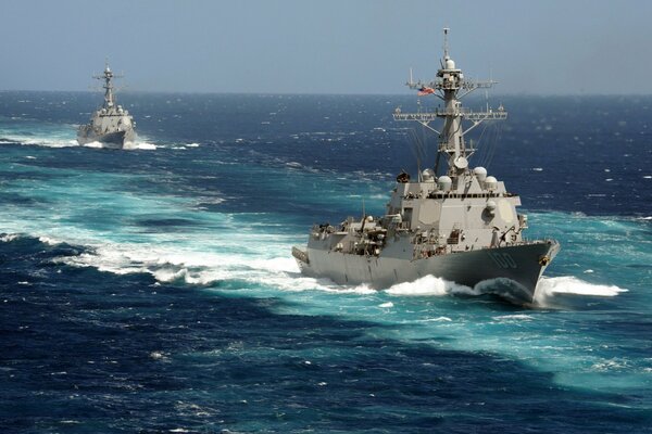 Ships with weapons, destroyer ddg-100, destroyer, uss Kidd, ship on patrol on a hike, in the open sea with the horizon