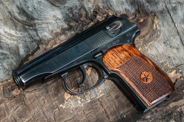 Makarov s self-loading pistol on a wood background