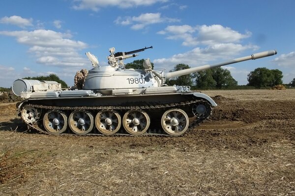 Char moyen soviétique t-55. Armure