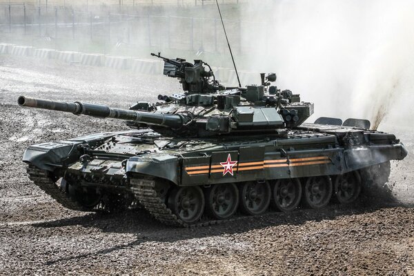 Mostra di veicoli corazzati al campo di addestramento di Orenburg