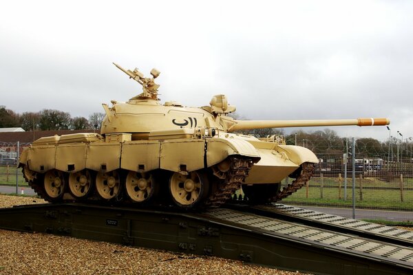 Memorial structure to the battle tank