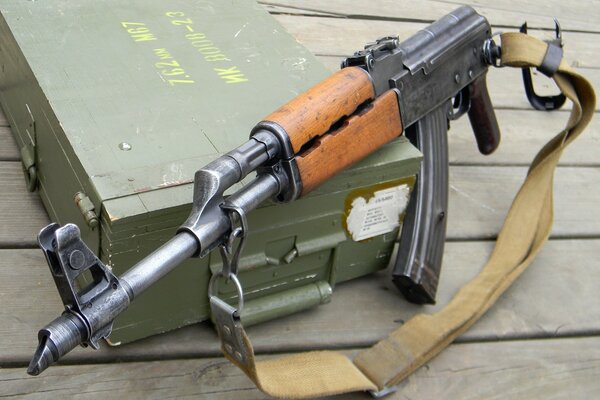 Боевой автомат марки ак-47