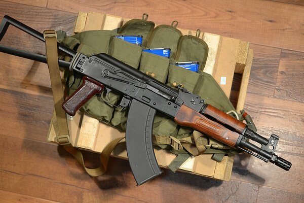 Kalachnikov AKs-74 sur la boîte