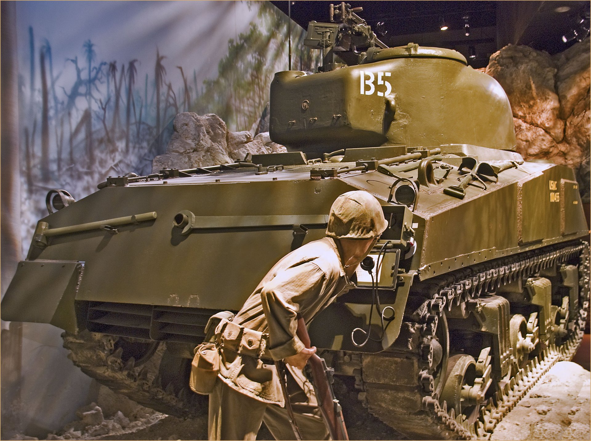 panorama exposition américain moyen char sherman m4 sherman soldat équipement arme ww2