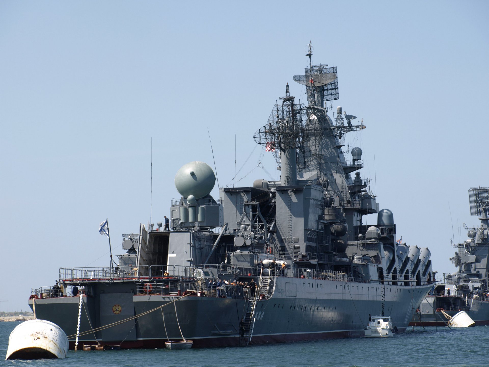 guardia crucero de misiles moscú grande barco antisubmarino kerch flota del mar negro incursión armada rusa