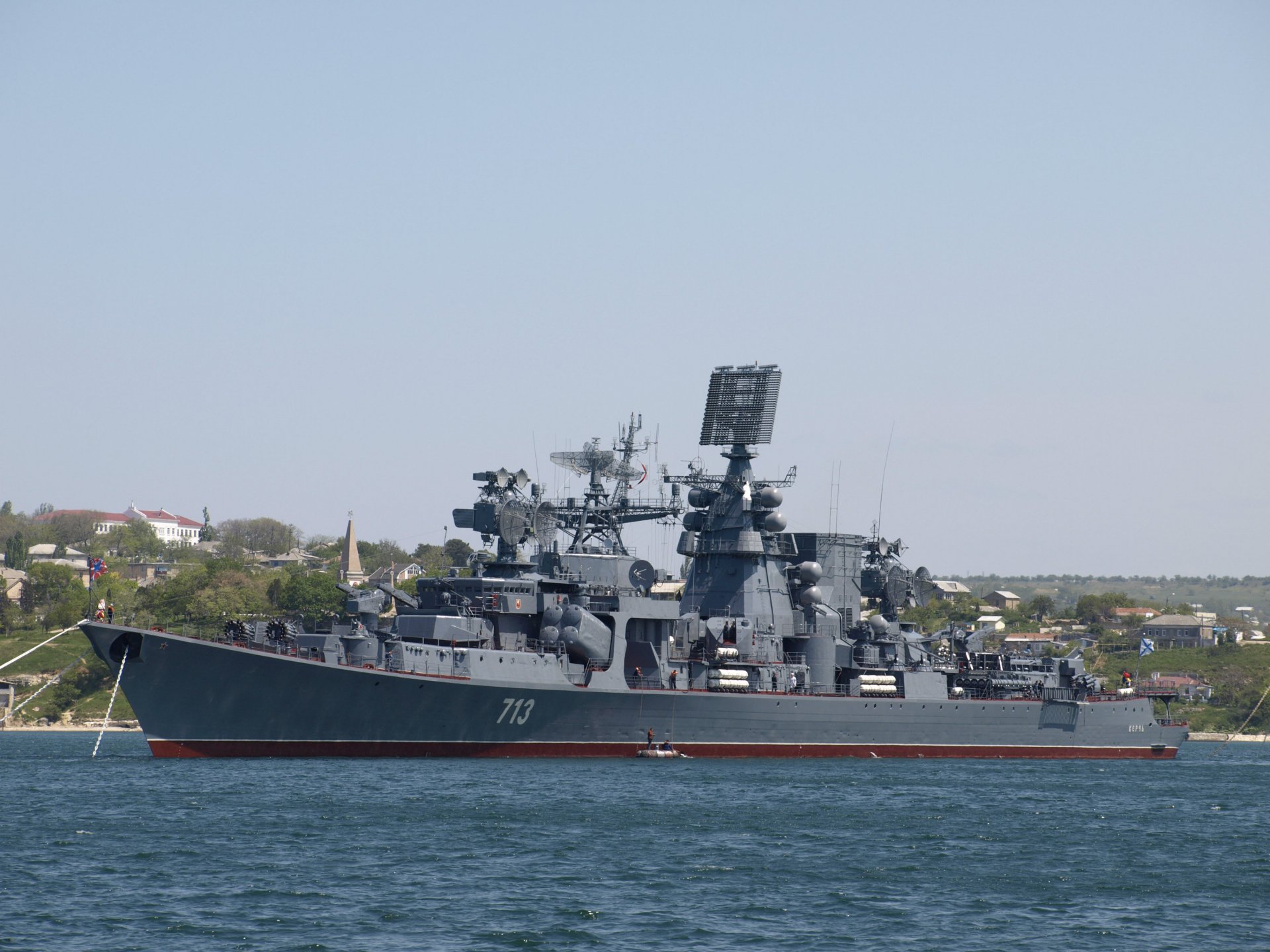 grande nave antisommergibile kerch flotta del mar nero marina russa sul raid baia