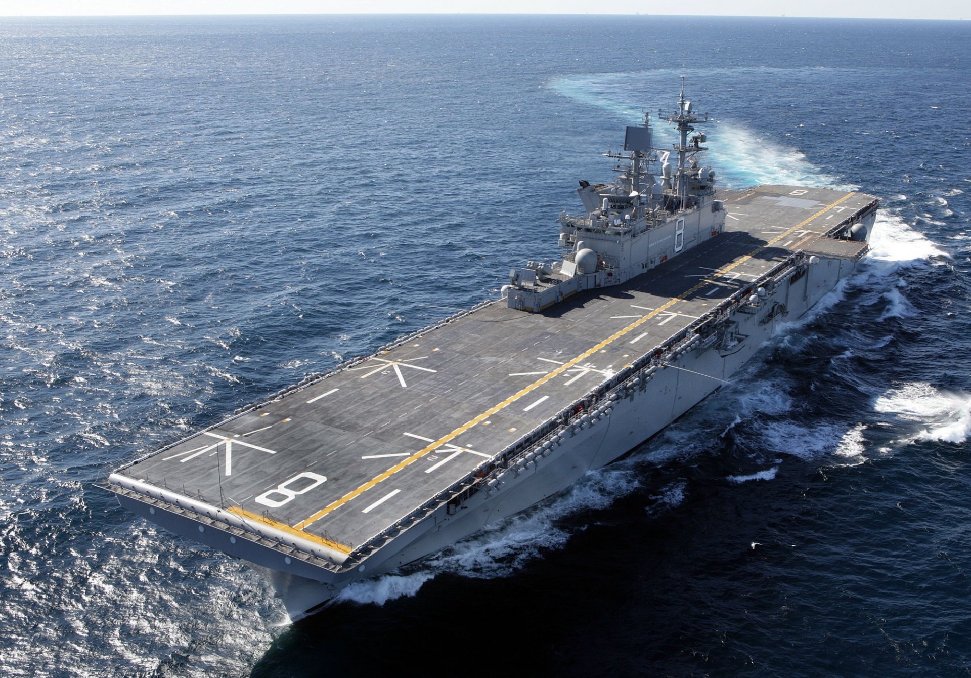 udc uss mackinac island lhd8 pokład ocean skok