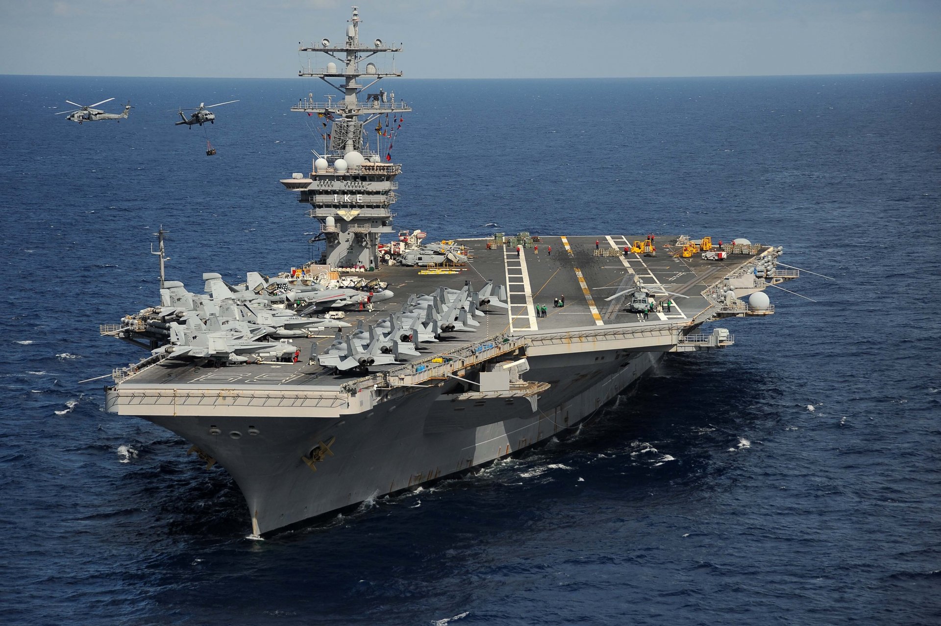 uss dwight d. eisenhower cvn-69 flugzeugträger nimitz meer