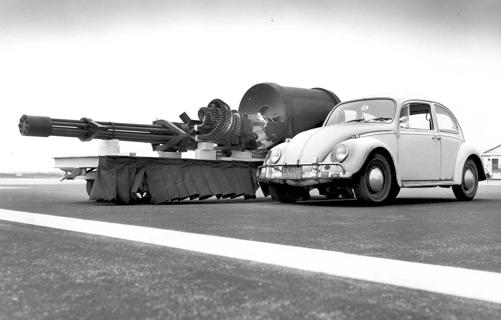 gau-8 general electric gau-8 / a avenger canon d avion 30mm pgu - 13 / b pgu-14 / b pour avion d attaque a-10 thunderbolt ii volkswagen volkswagen beetle arme voiture