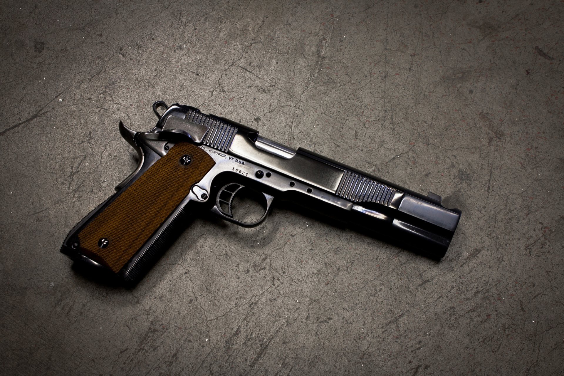 asino m1911 autocaricante pistola sfondo