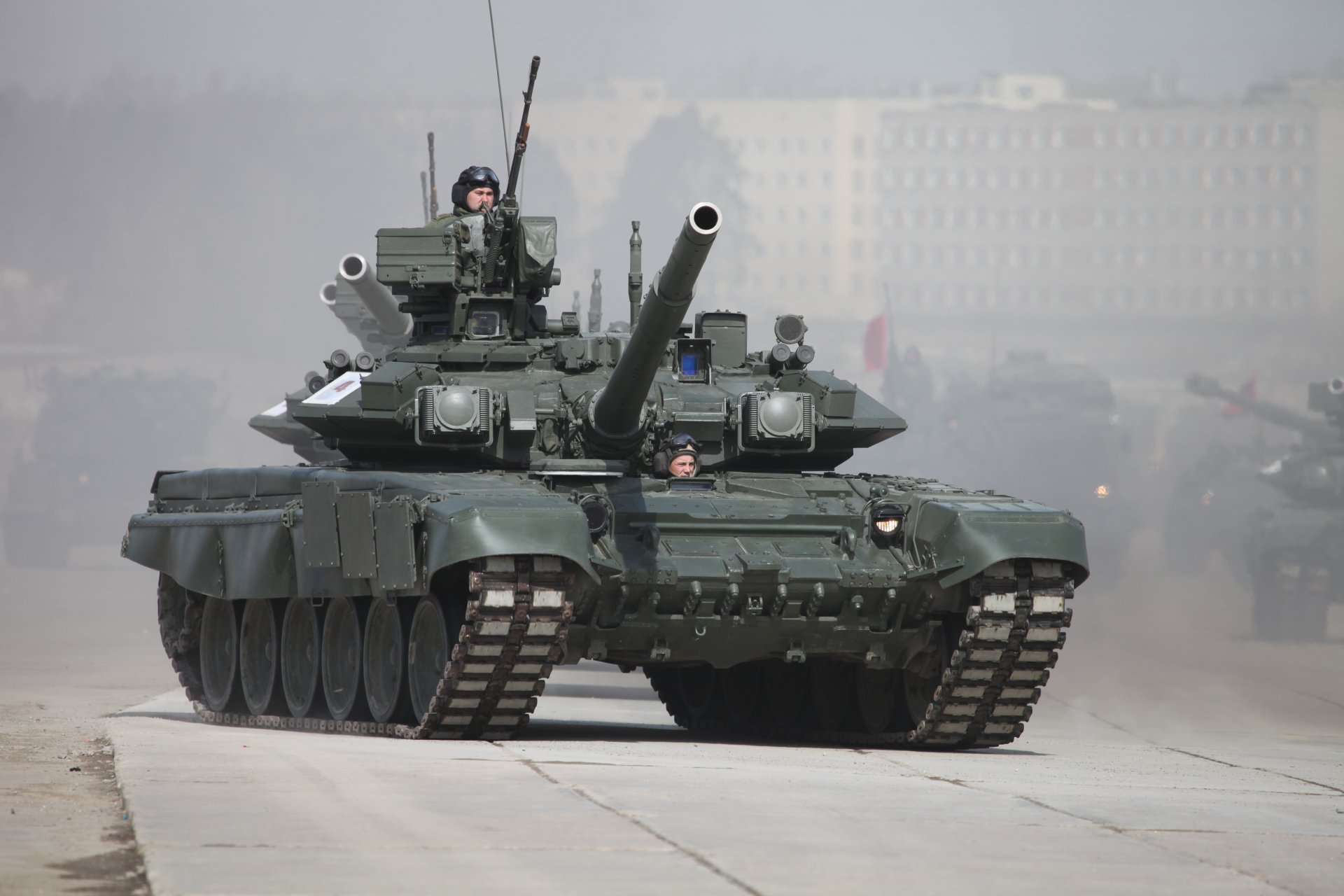 strada calcestruzzo carro armato t-90 petroliere sole della russia