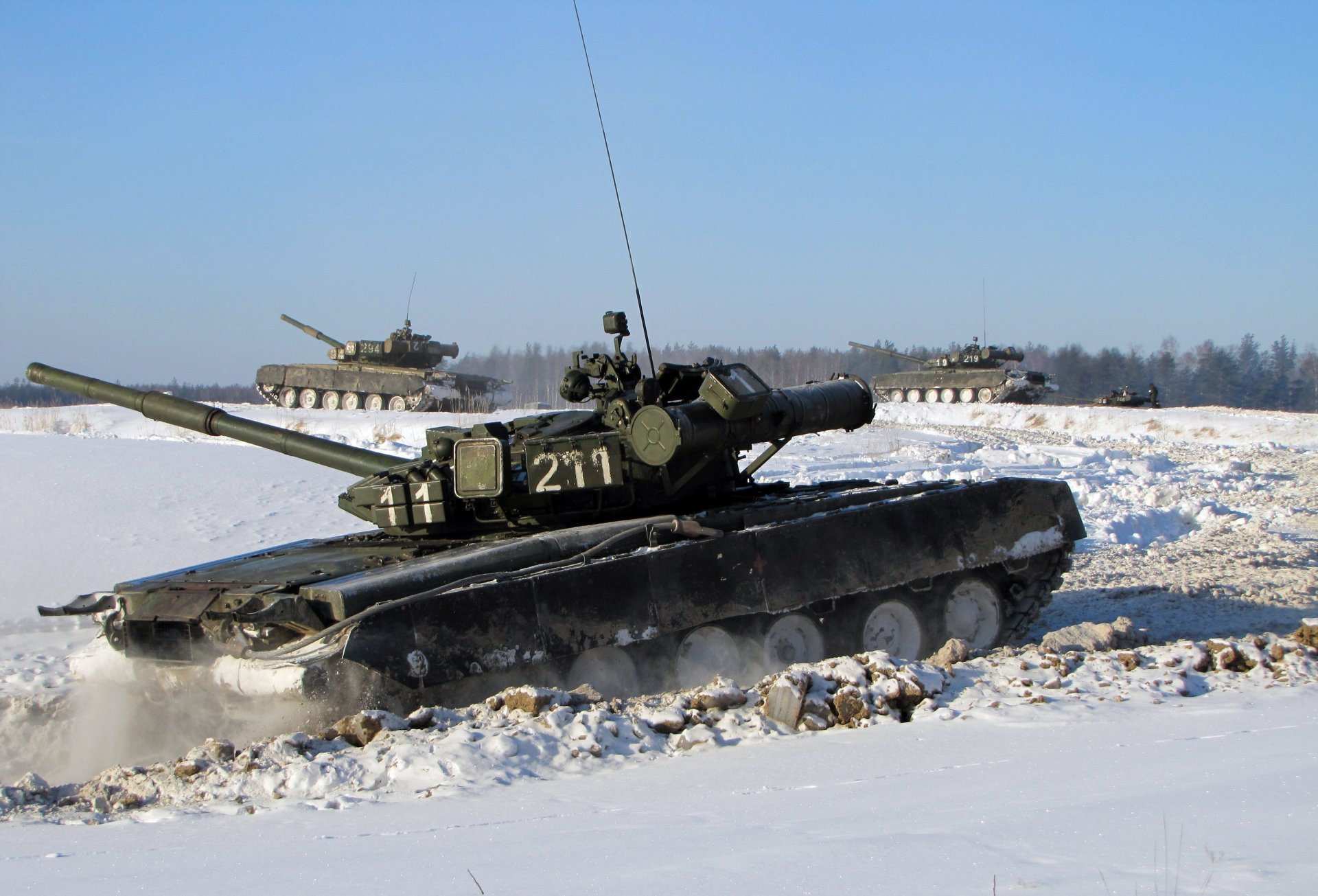 t-80 bv tank winter snow russia