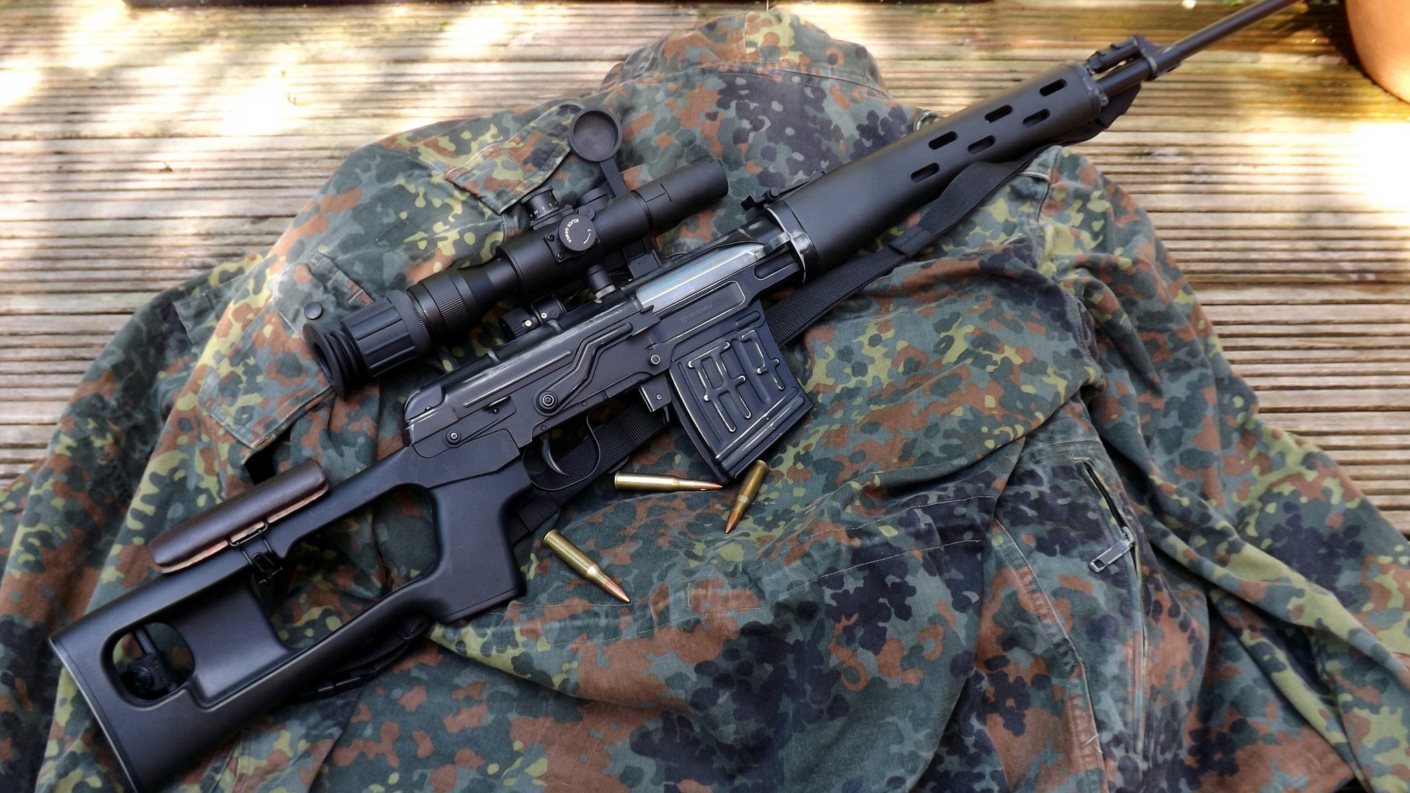 sniper fusil dragunov vue veste camouflage