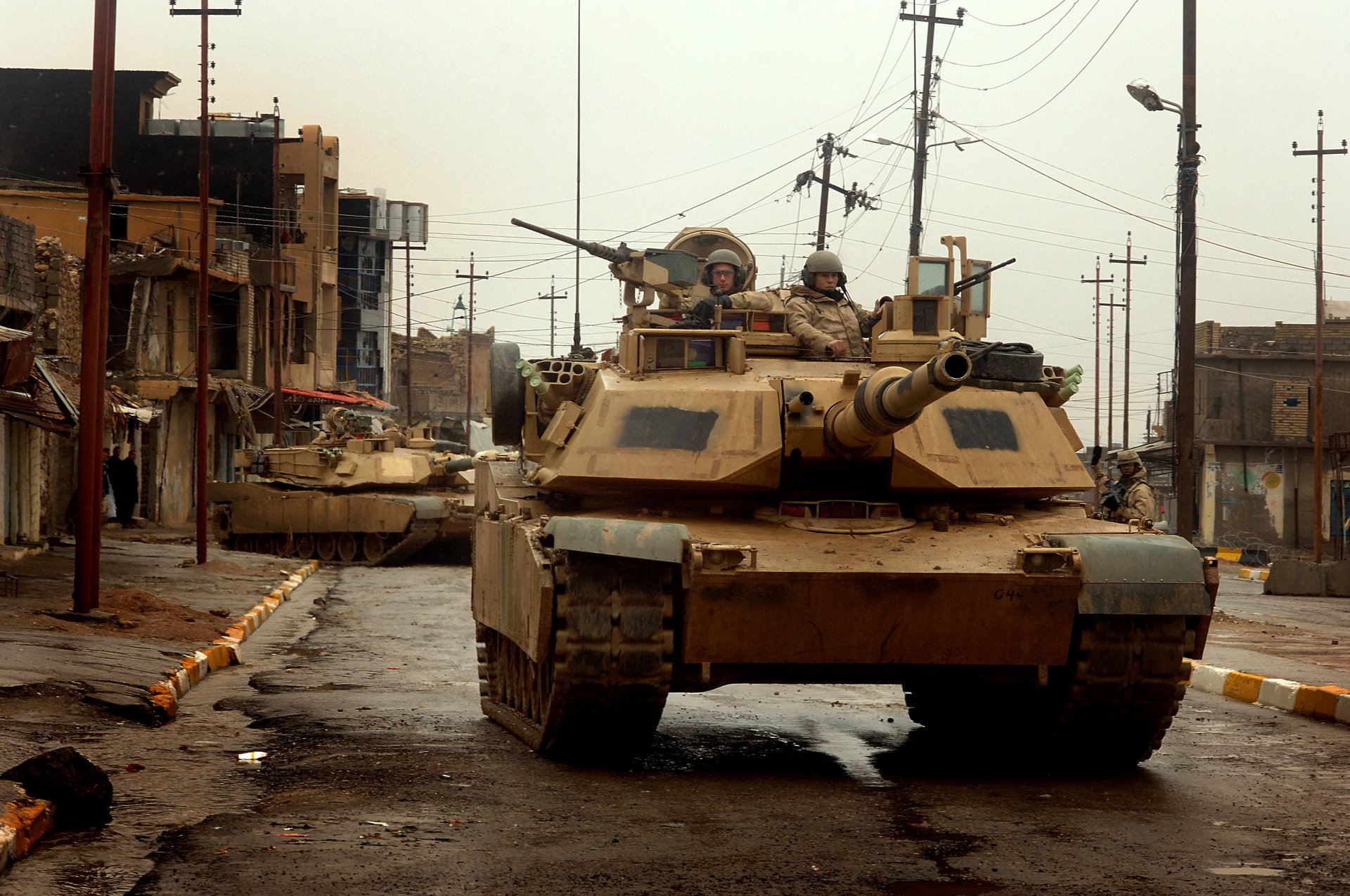 m1 abrams el tanque de batalla principal de los estados unidos abrams en la ciudad de tal afar