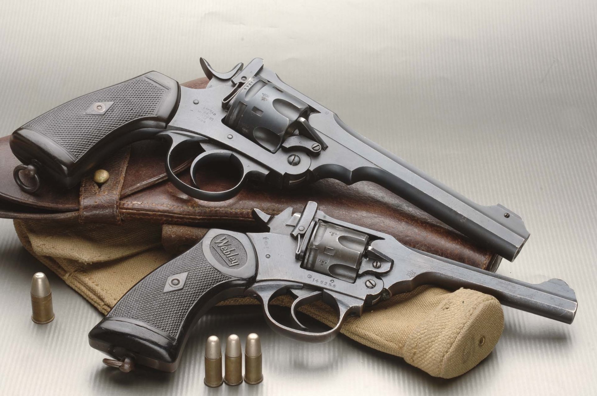 webley & amp; scott mark iv revolver 2 pezzi munizioni fondina