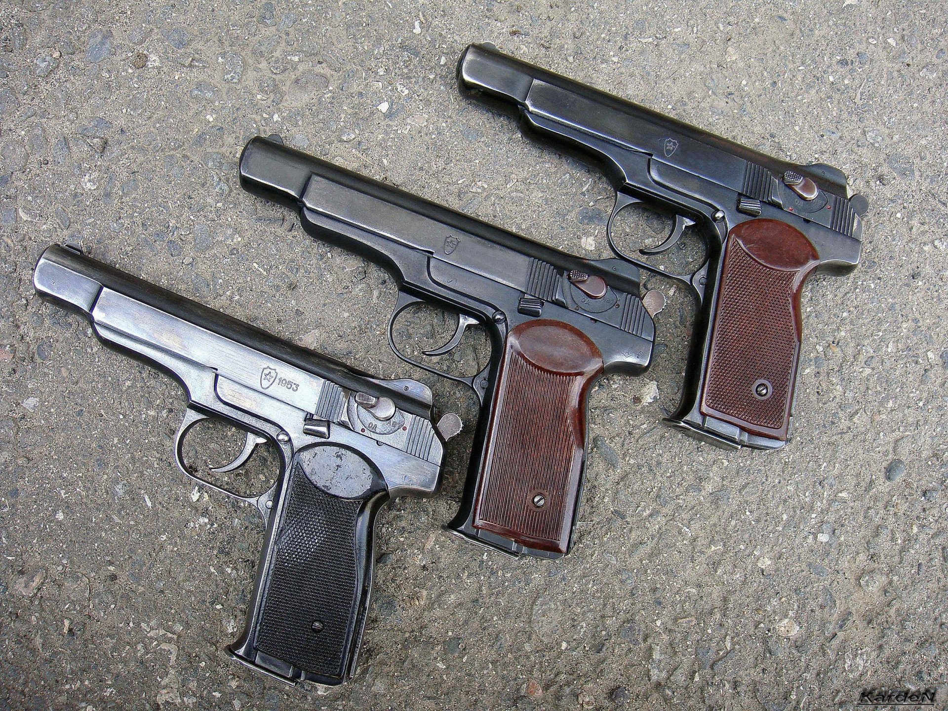 stechkin aps pistolet automatique trois