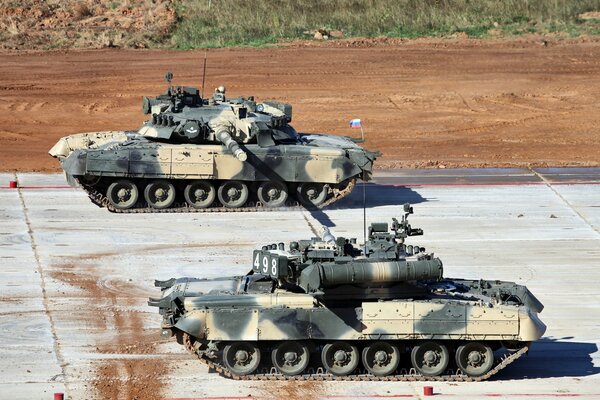 Panzer t-80u beim Tankbiathlon 2013