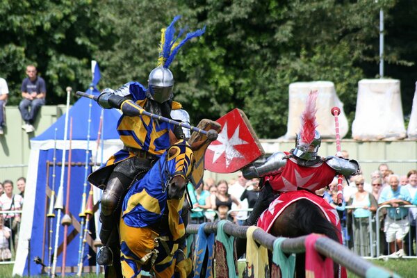 Tournoi de chevalier de lances en armure