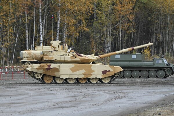 UWZ-Panzer und gepanzerte Fahrzeuge in Russland zusammen mit militärischer Ausrüstung t-90 ms