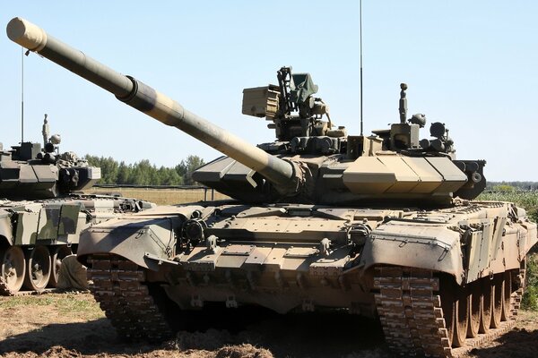 Основной боевой танк россии т-90 в поле