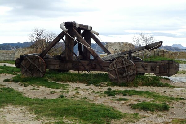 Catapulta: una antigua máquina de lanzar piedras