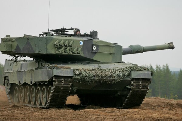 Potente tanque de leopardo en Finlandia