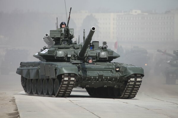 Tank t-90 auf Betonstraßen Russlands