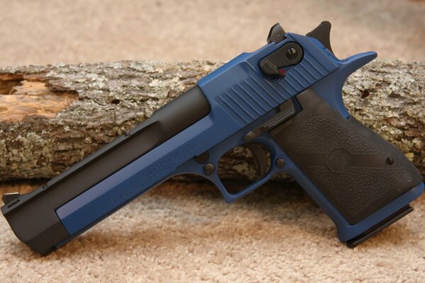 Niebieski pistolet desert eagle